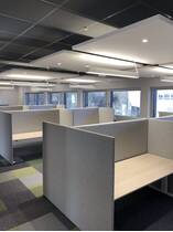 Akoestisch paneel met bladklem