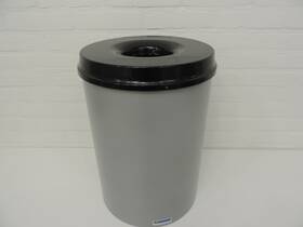 Papierbak met vlamdover