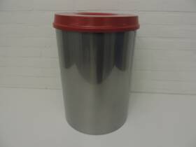 Prullenbak met vlamdover