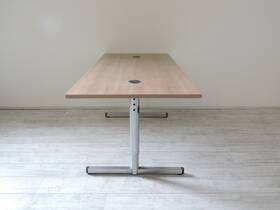 Gispen vergadertafel