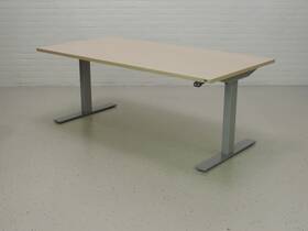 Zit-sta bureau GT-VO met alu frame en ahorn blad