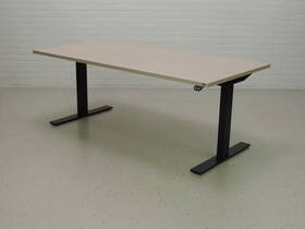 Zit-sta bureau GT-VO met zwart frame en eiken licht blad