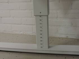 Bureau r.m. 160x80 hoogte verstelbaar d.m.v. slinger