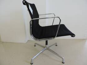 Vitra EA 108 Hopsak stoel zwart