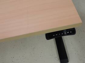 Elektrisch verstelbaar zit-sta bureau