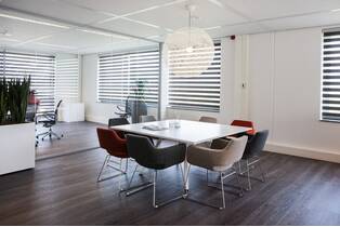 Vergadertafel Bridge vierkant - met Nano fauteuils