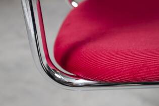 Gispen Today 1001 Manchester ribstof fel rood - detail van de stoffering