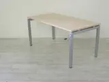 Bureau Oxford met ahorn blad en alu frame