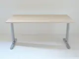 Bureau t-frame alu met ahorn blad