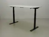 Zit-sta bureau GT-VO met zwart frame en wit blad