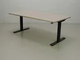 Zit-sta bureau GT-VO met zwart frame en eiken licht blad