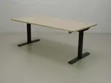 Zit-sta bureau GT-VO met zwart frame en ahorn blad