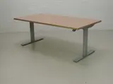 Zit-sta bureau GT-VO met alu frame en beuken blad