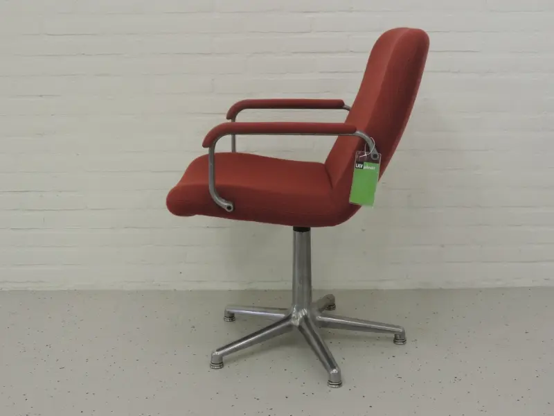 Artifort stoel rood