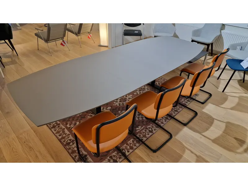 Vergadertafel zit/sta  T-frame, blad Fenix Tonvormig
