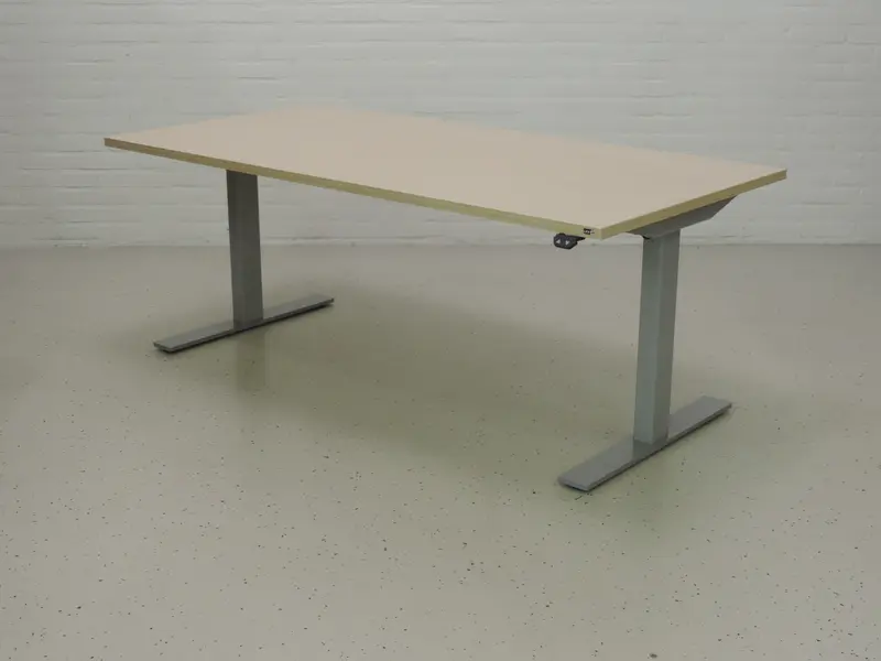 Zit-sta bureau GT-VO met alu frame en ahorn blad