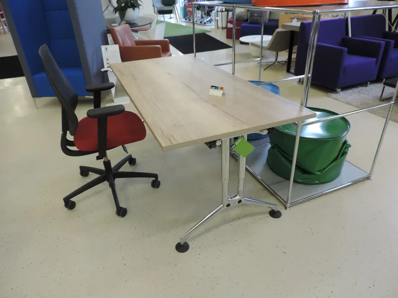 Refurbished Vitra Ad hoc bureau 180x80 (slinger)