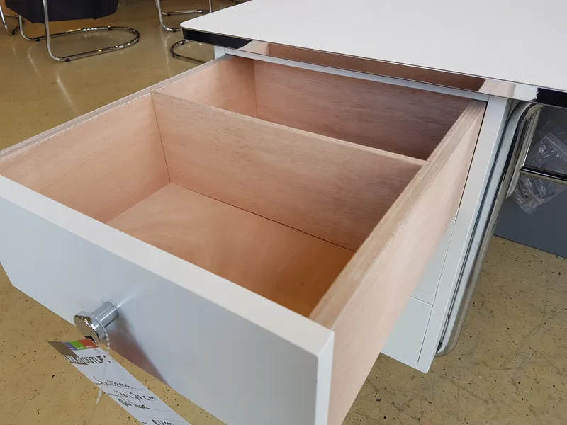 Paul Schuitema 136 - bureau -  WIT / Chroom