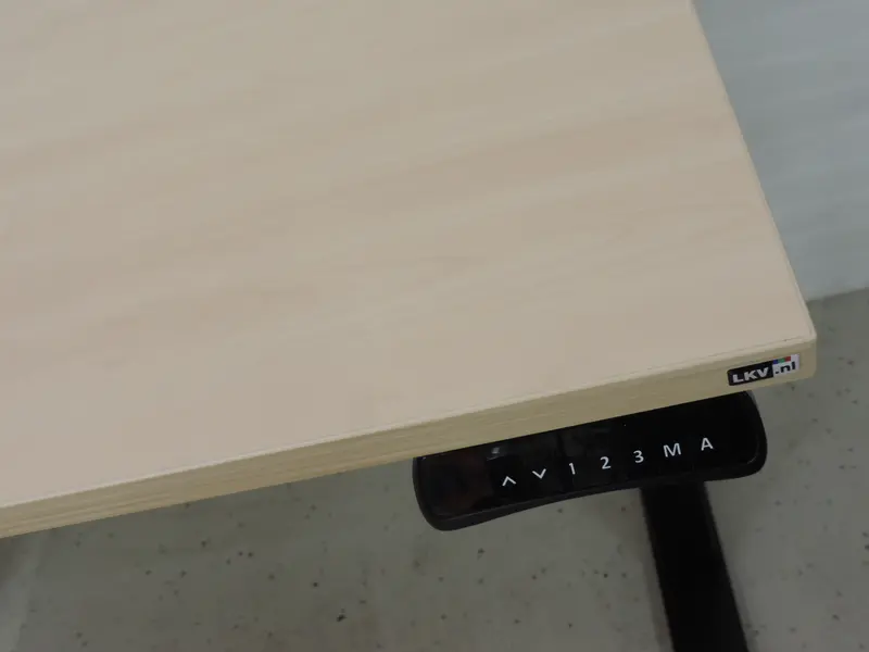 Elektrisch verstelbaar zit-sta bureauElektrisch verstelbaar zit-sta bureau